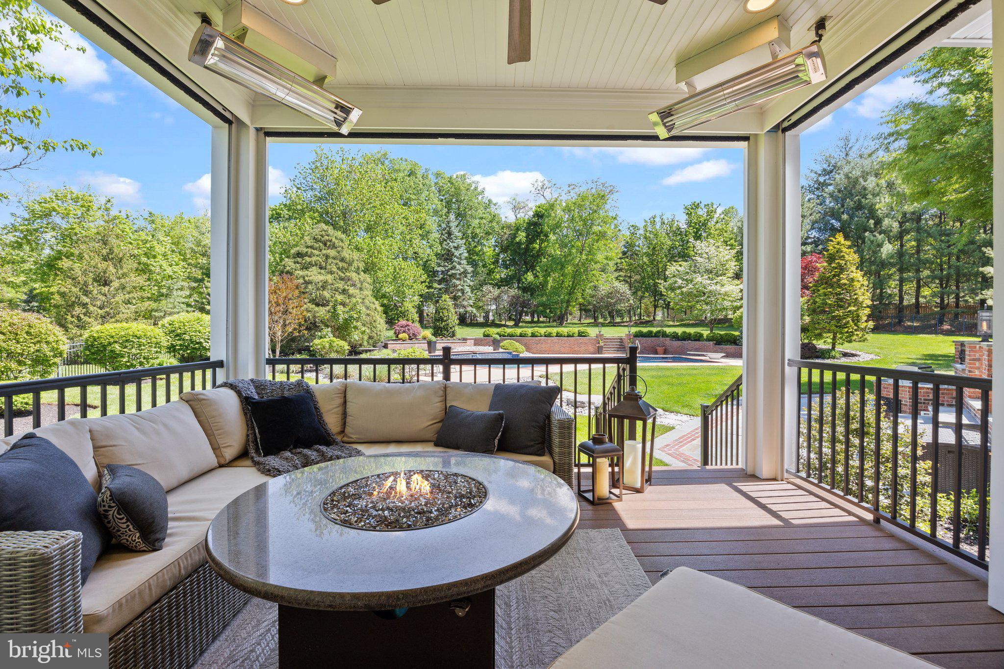 HIDDEN LAKE - Residential