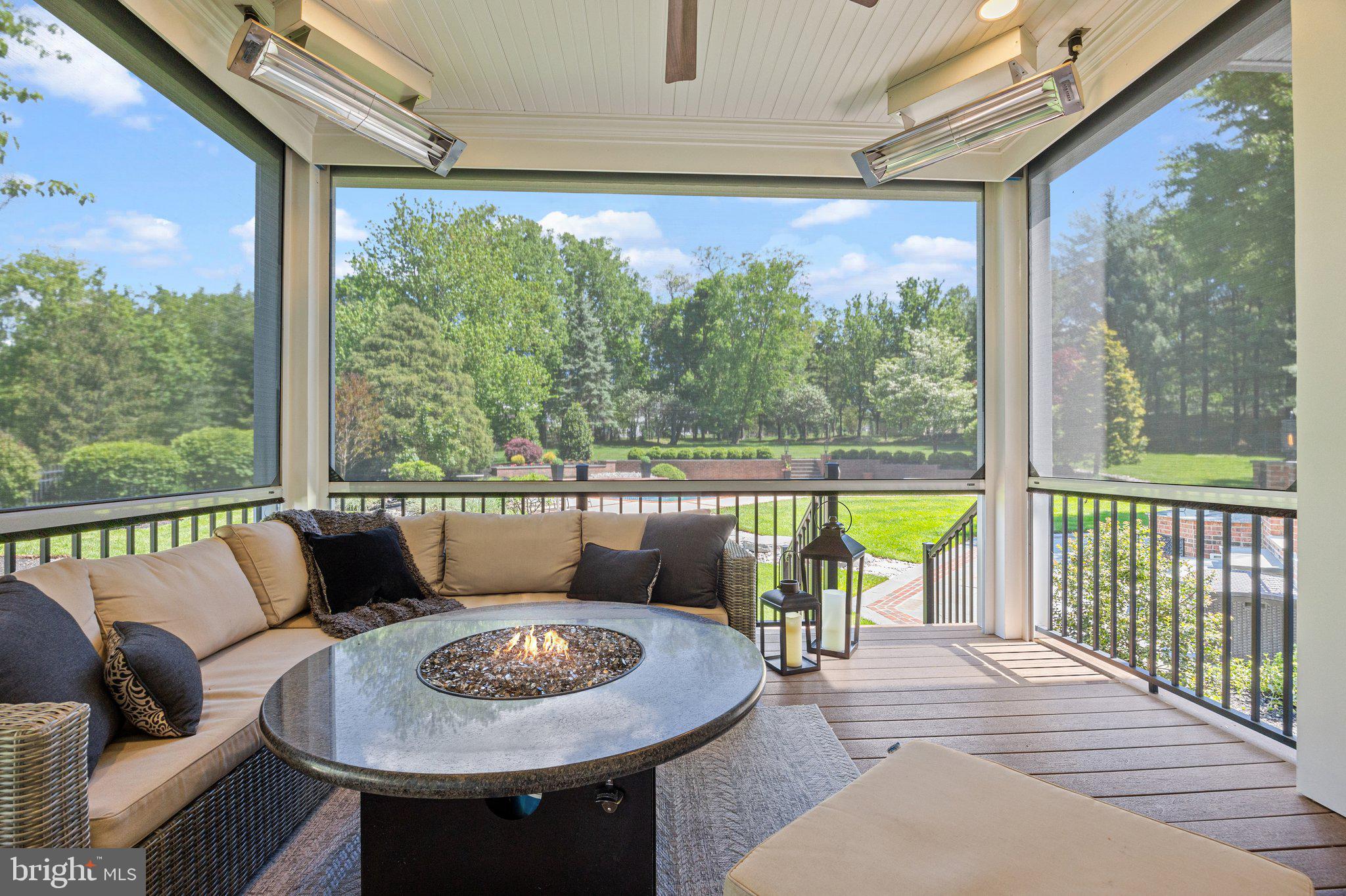 HIDDEN LAKE - Residential