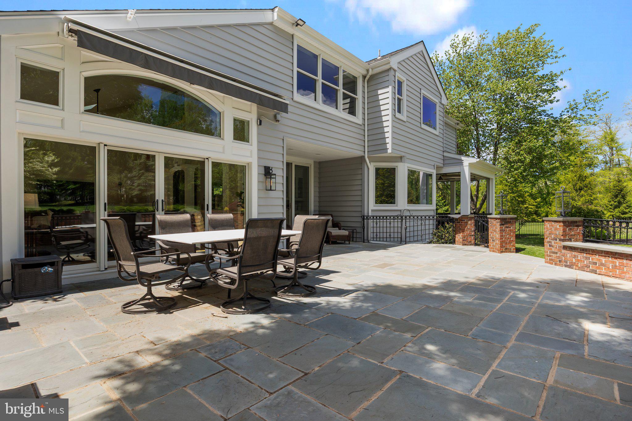 HIDDEN LAKE - Residential