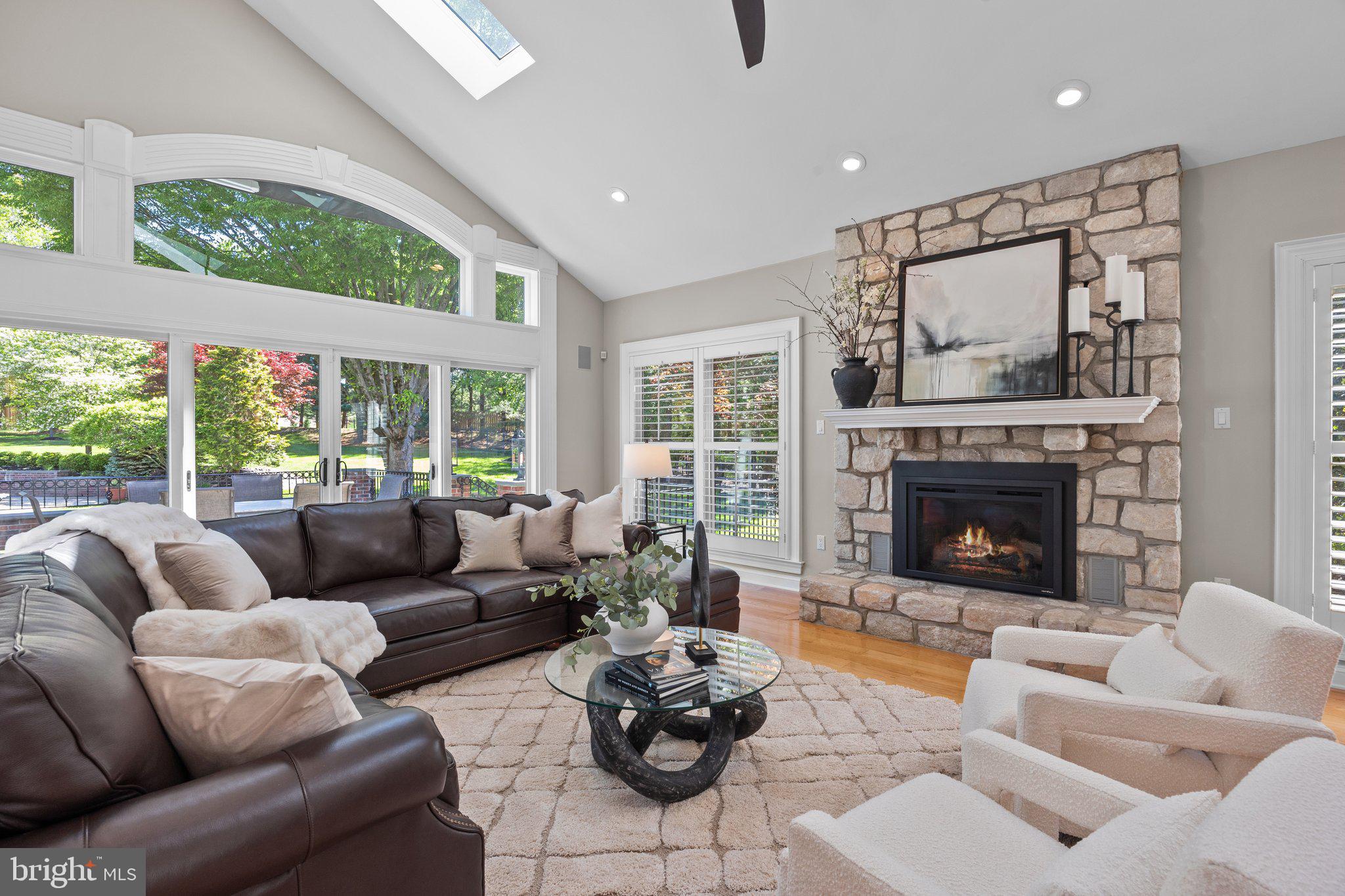 HIDDEN LAKE - Residential