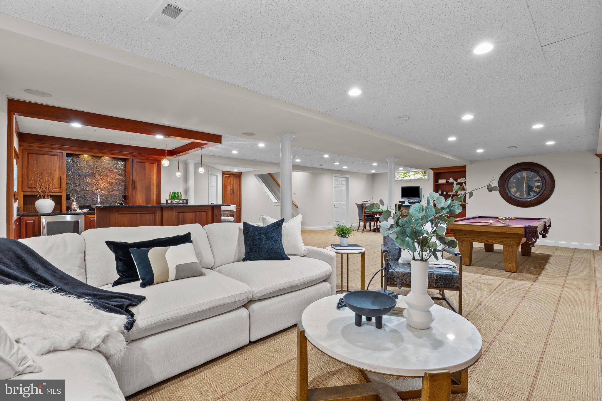 HIDDEN LAKE - Residential