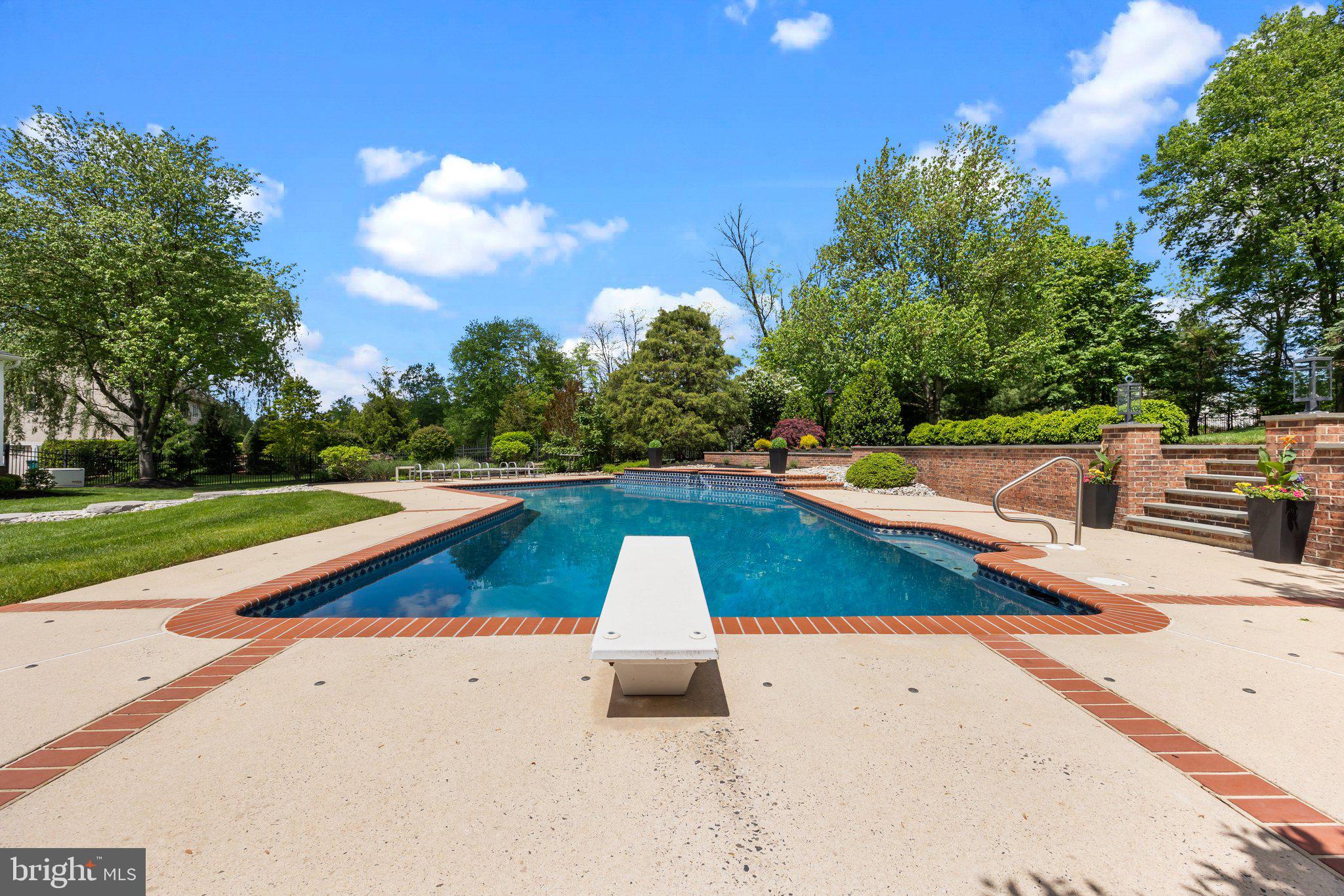 HIDDEN LAKE - Residential