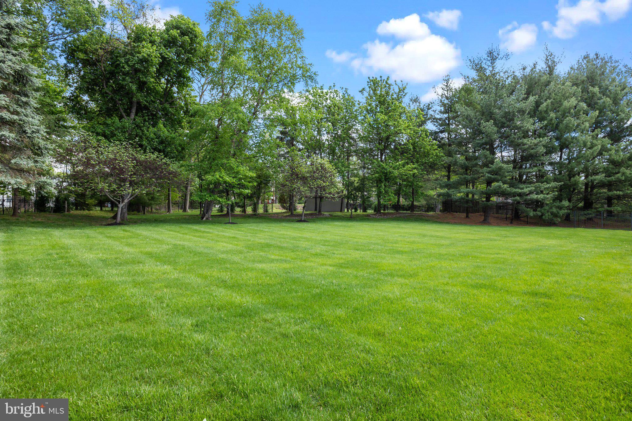 HIDDEN LAKE - Residential