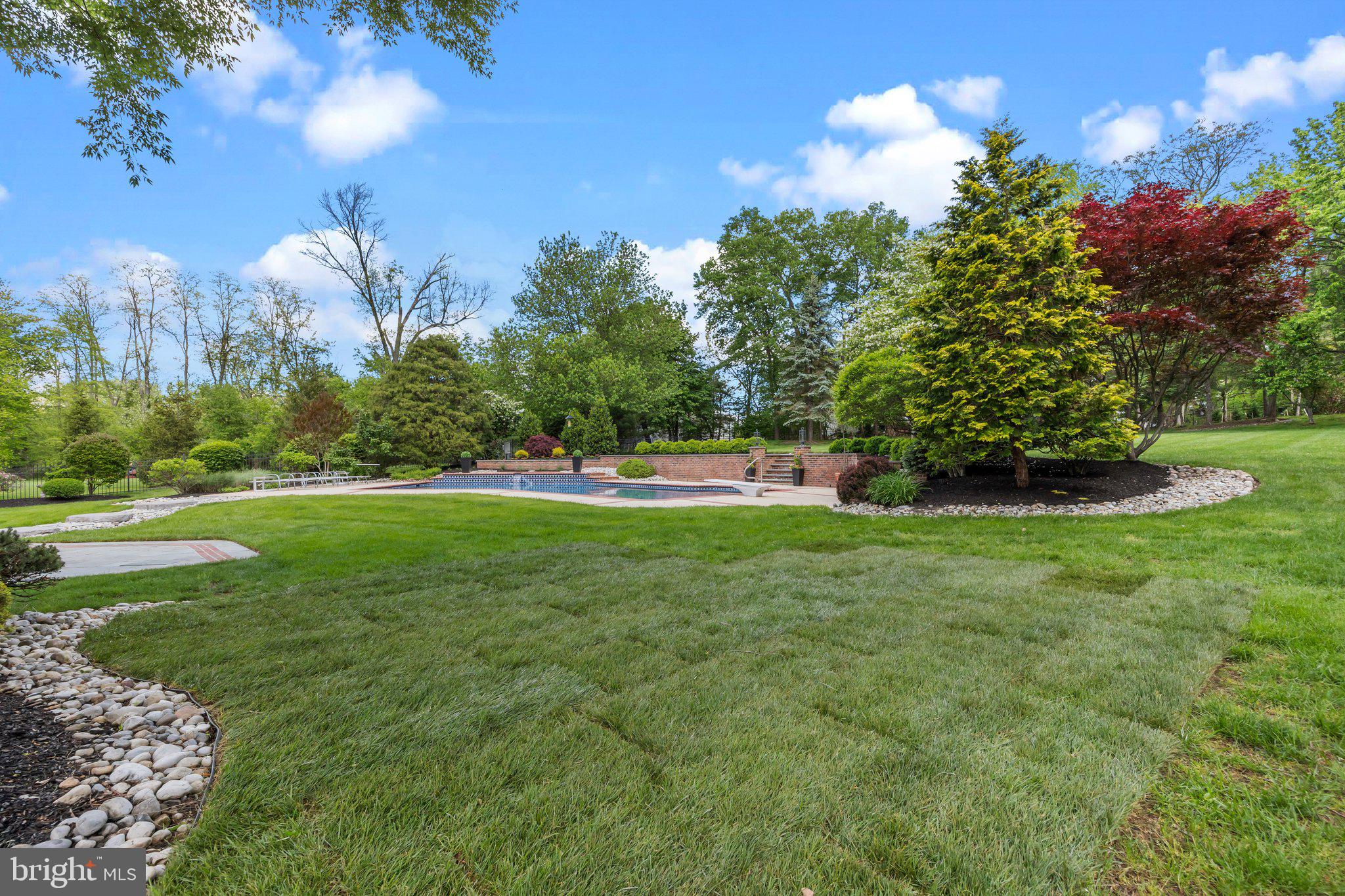 HIDDEN LAKE - Residential