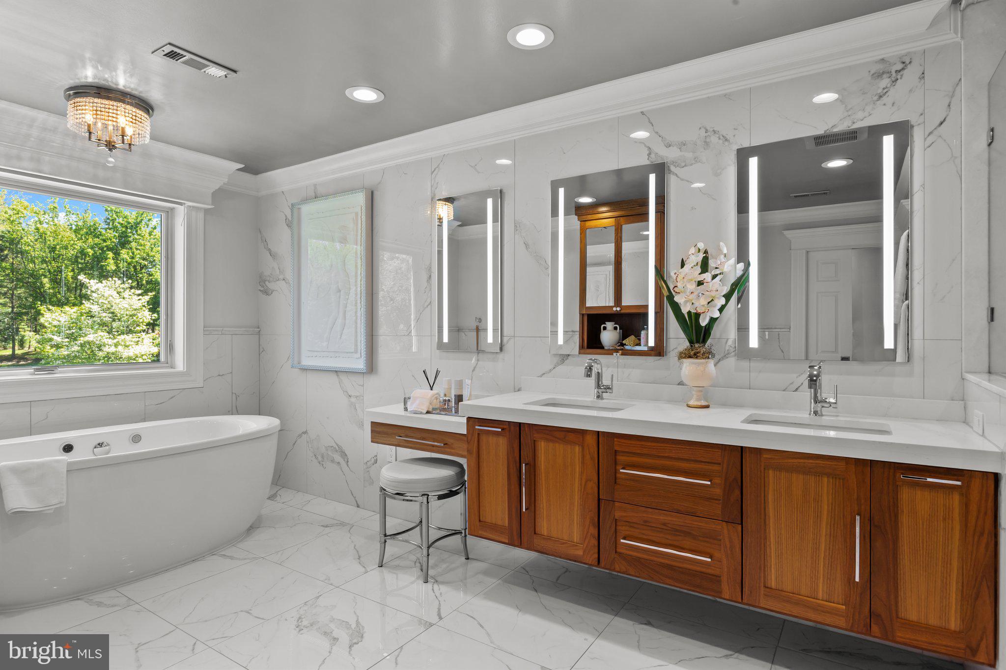 HIDDEN LAKE - Residential