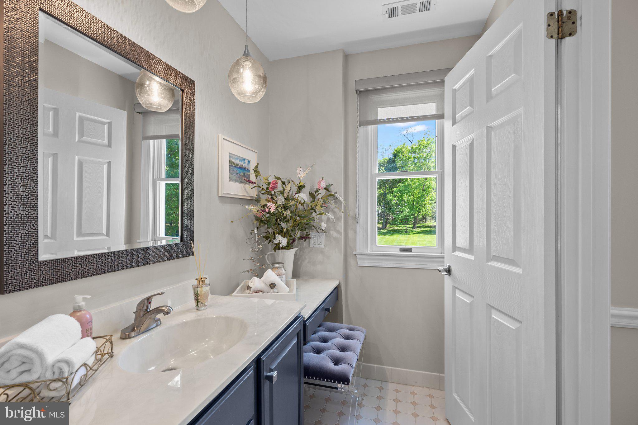 HIDDEN LAKE - Residential