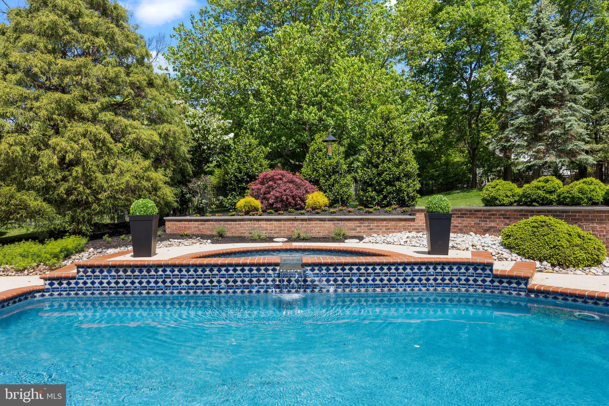 HIDDEN LAKE - Residential