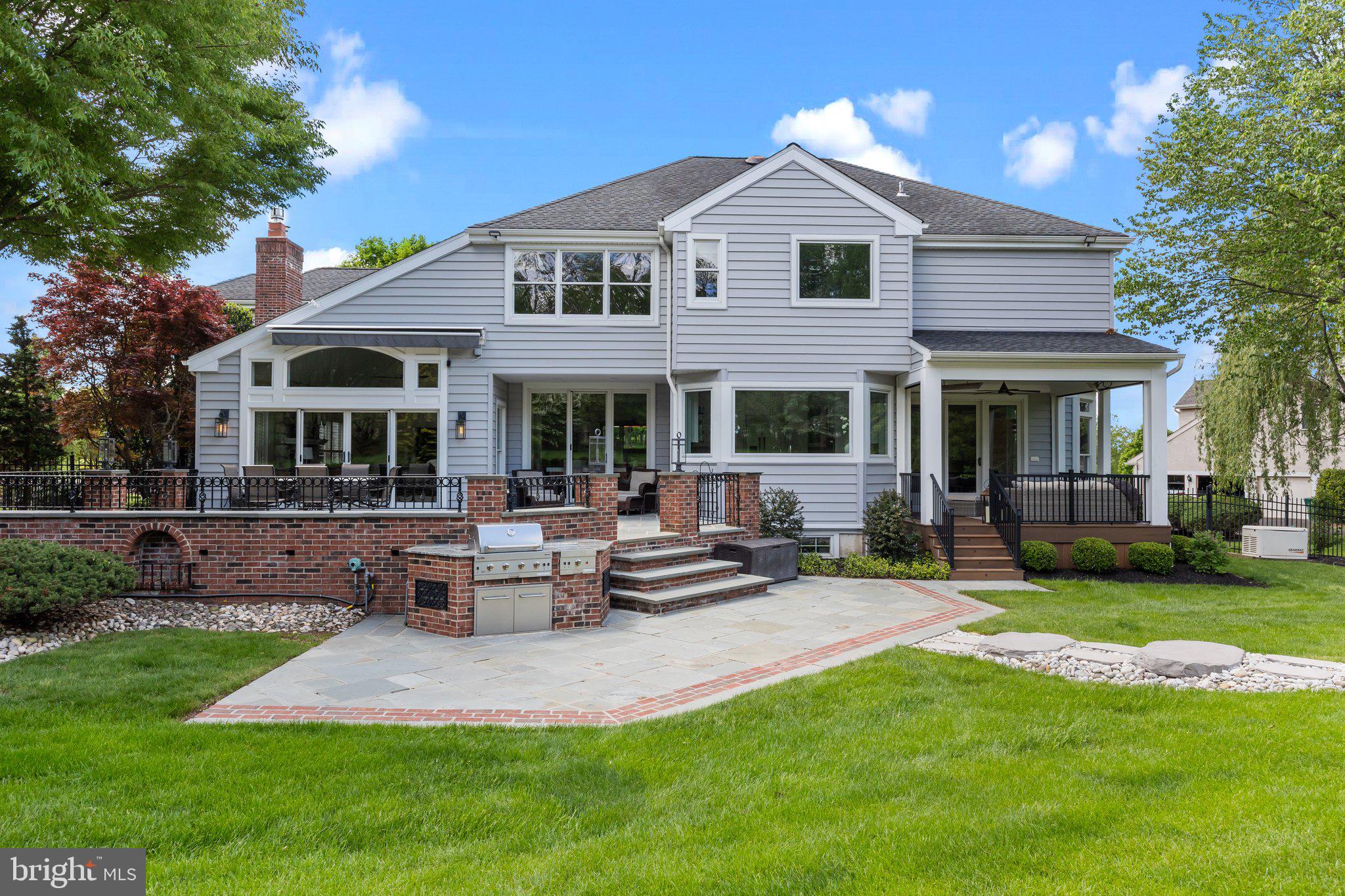 HIDDEN LAKE - Residential