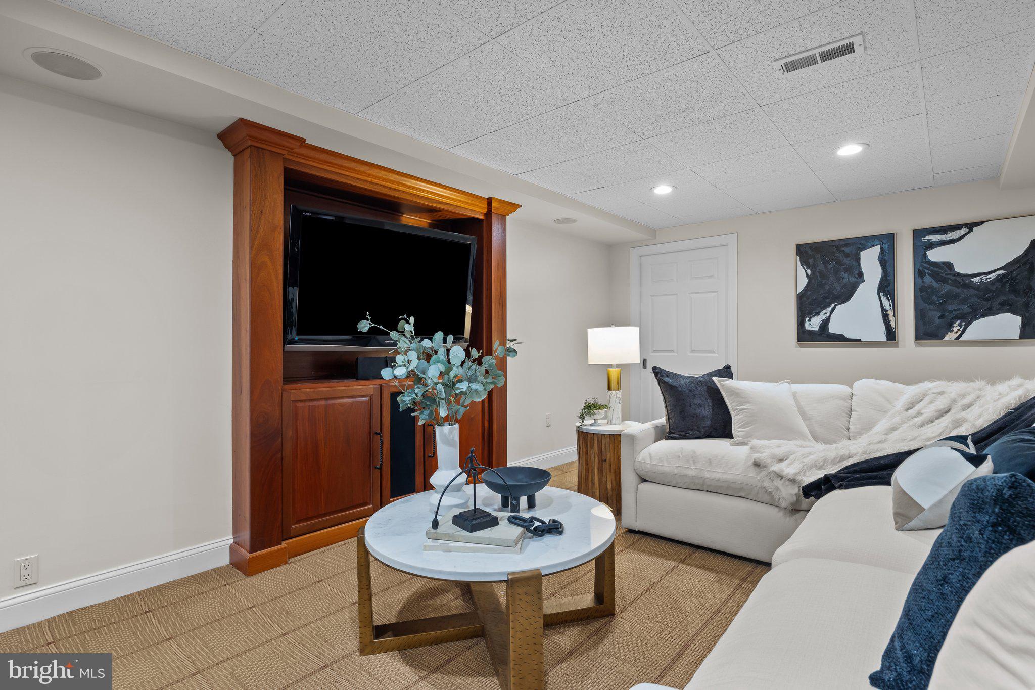 HIDDEN LAKE - Residential