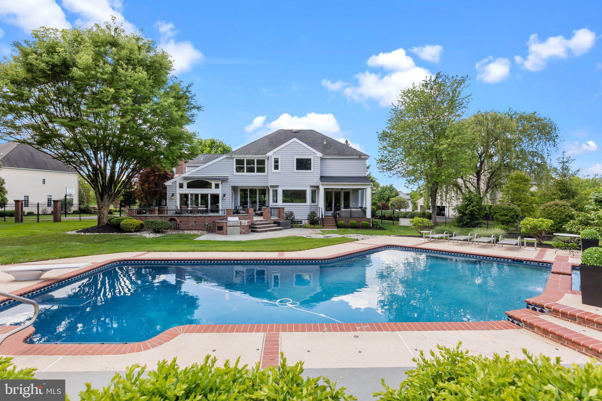 HIDDEN LAKE - Residential