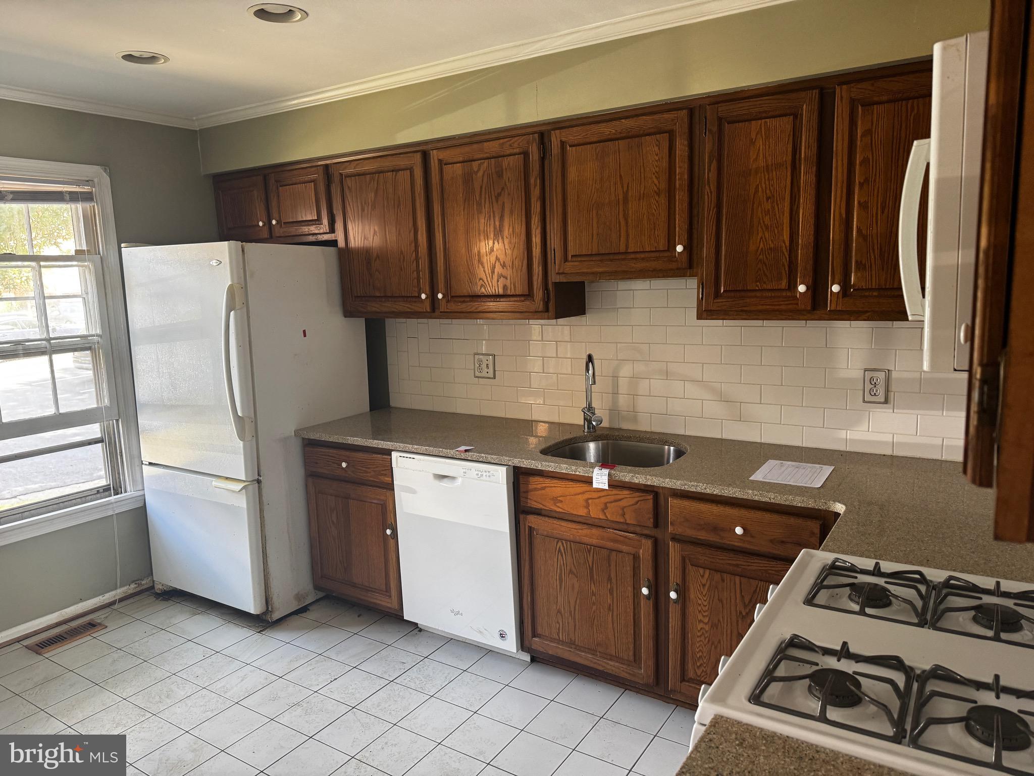3154 STRATFORD COURT