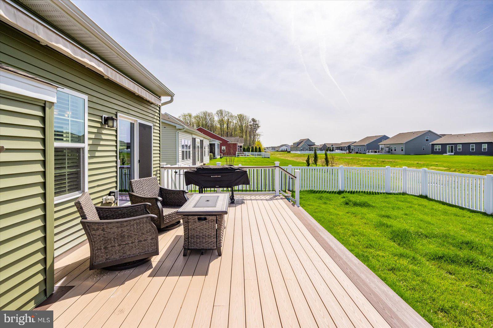 PELICAN POINT - Residential