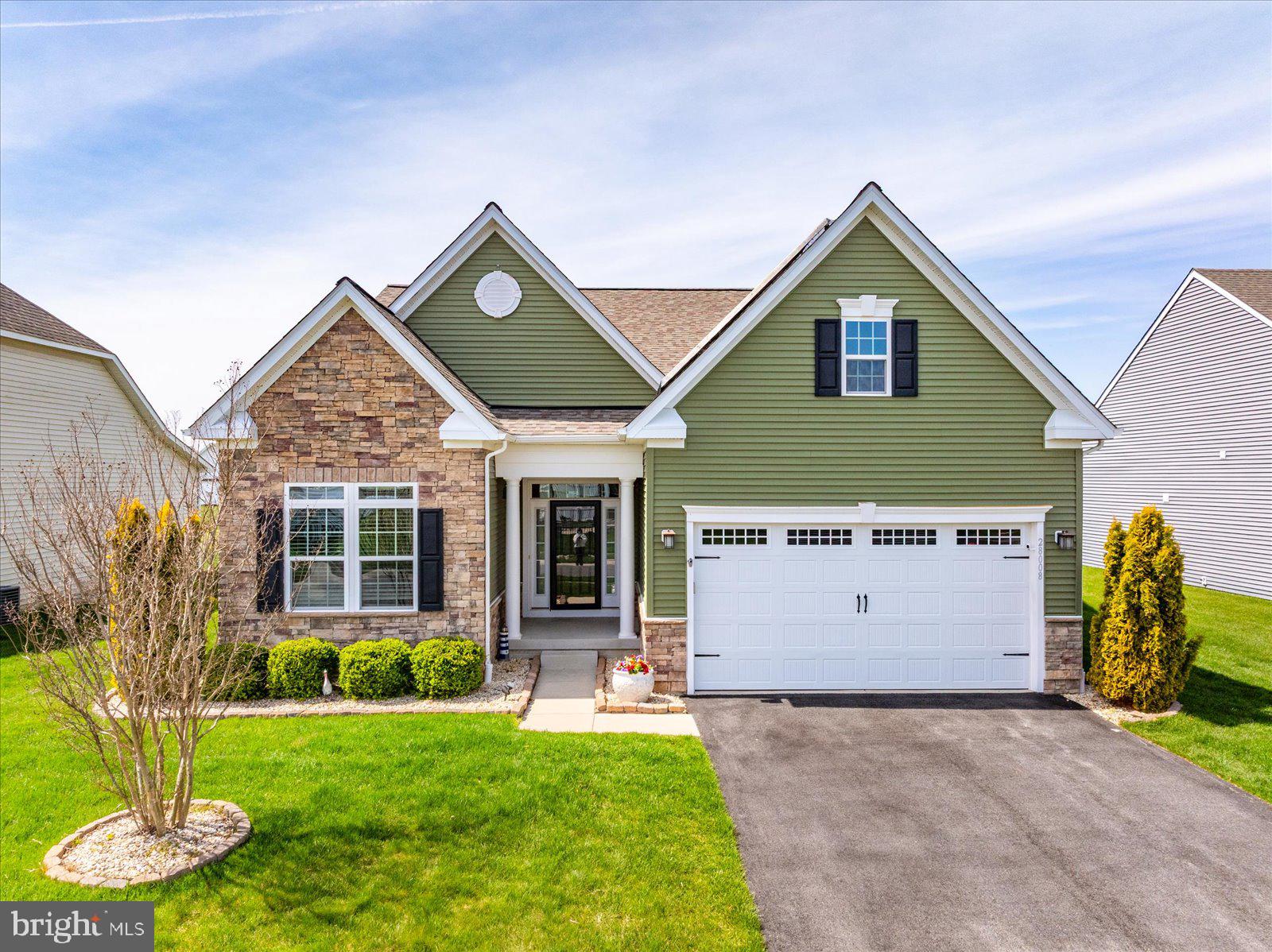 PELICAN POINT - Residential