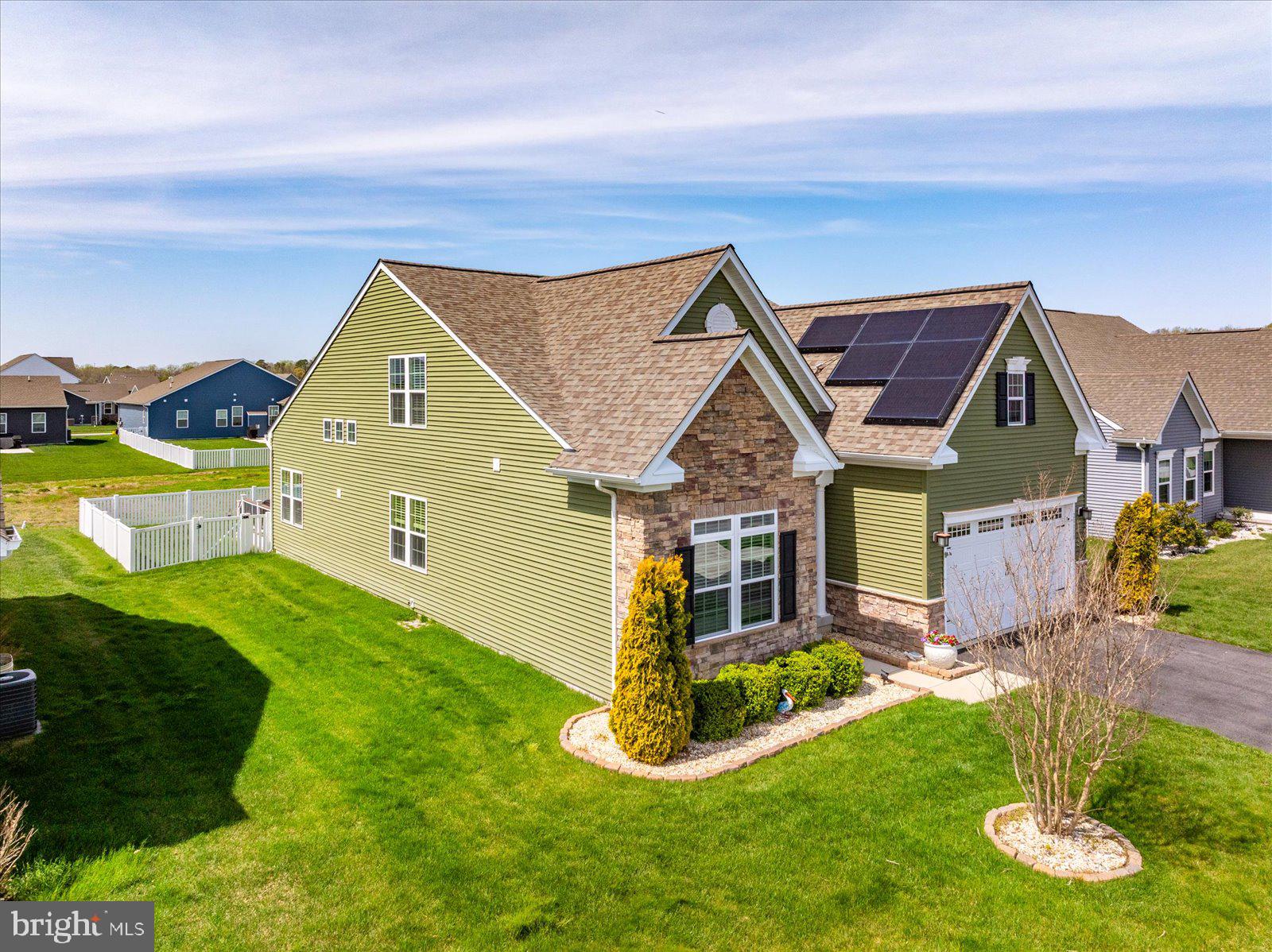 PELICAN POINT - Residential