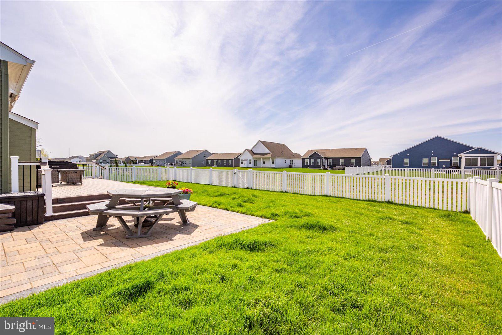 PELICAN POINT - Residential