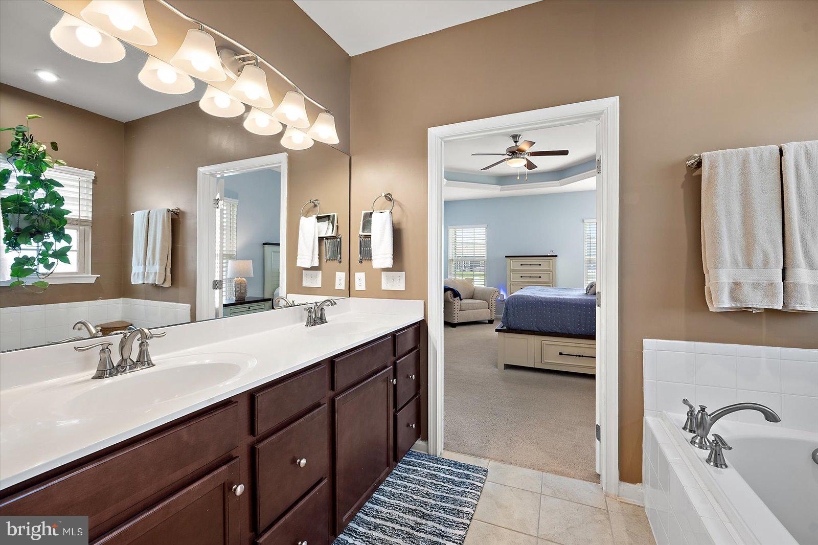 PELICAN POINT - Residential