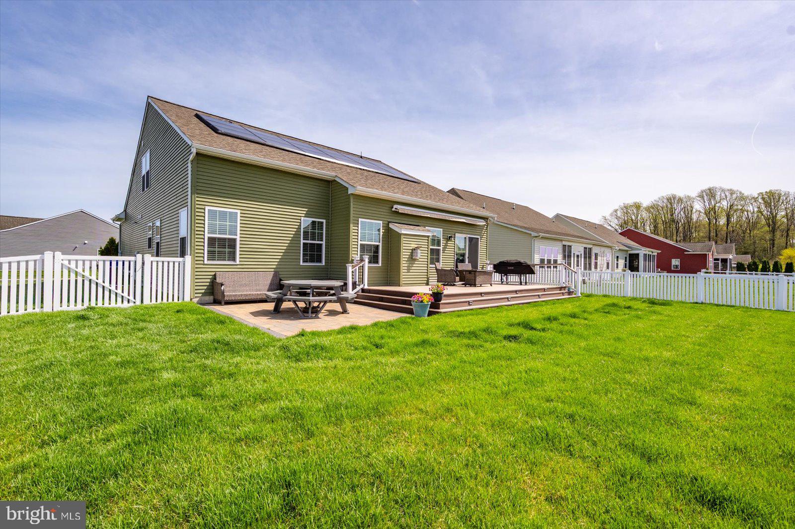 PELICAN POINT - Residential