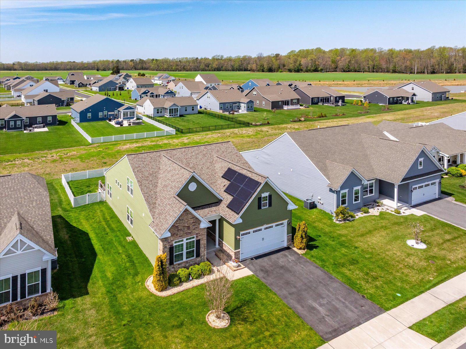 PELICAN POINT - Residential