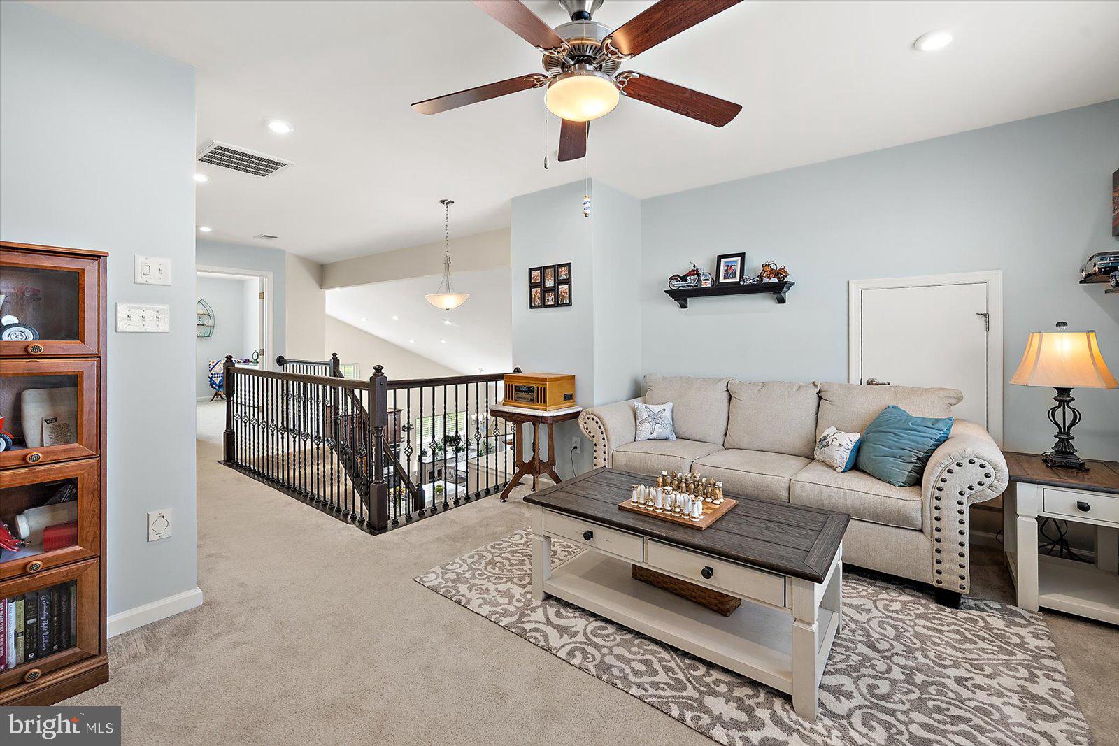 PELICAN POINT - Residential