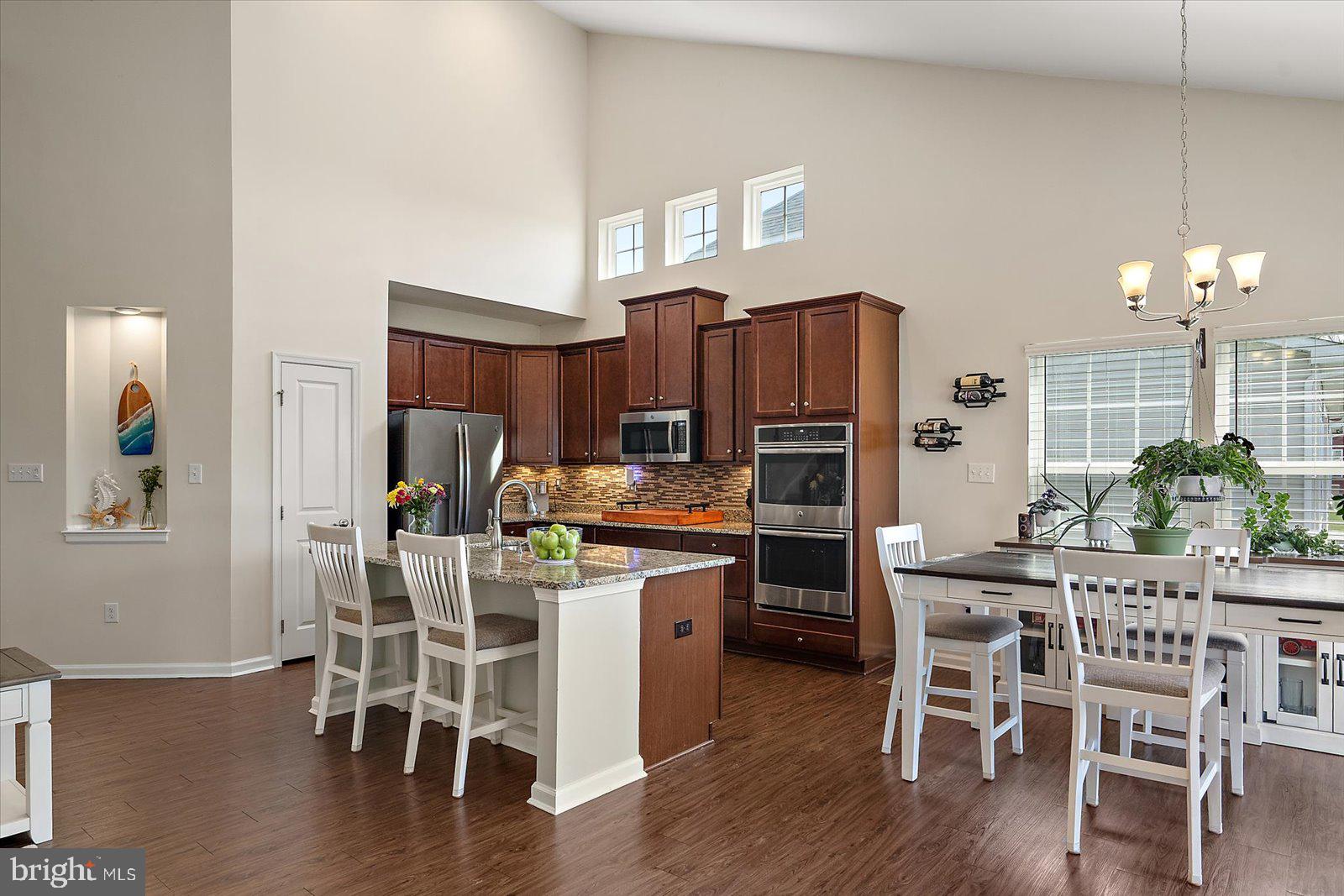 PELICAN POINT - Residential