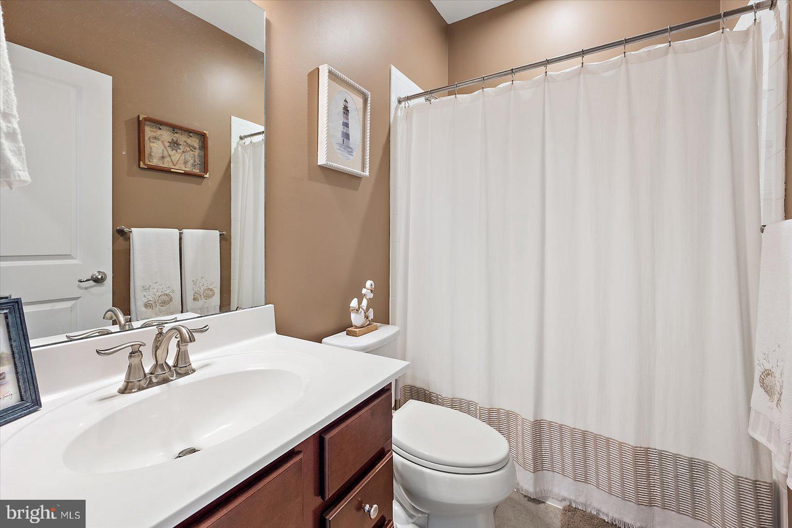 PELICAN POINT - Residential