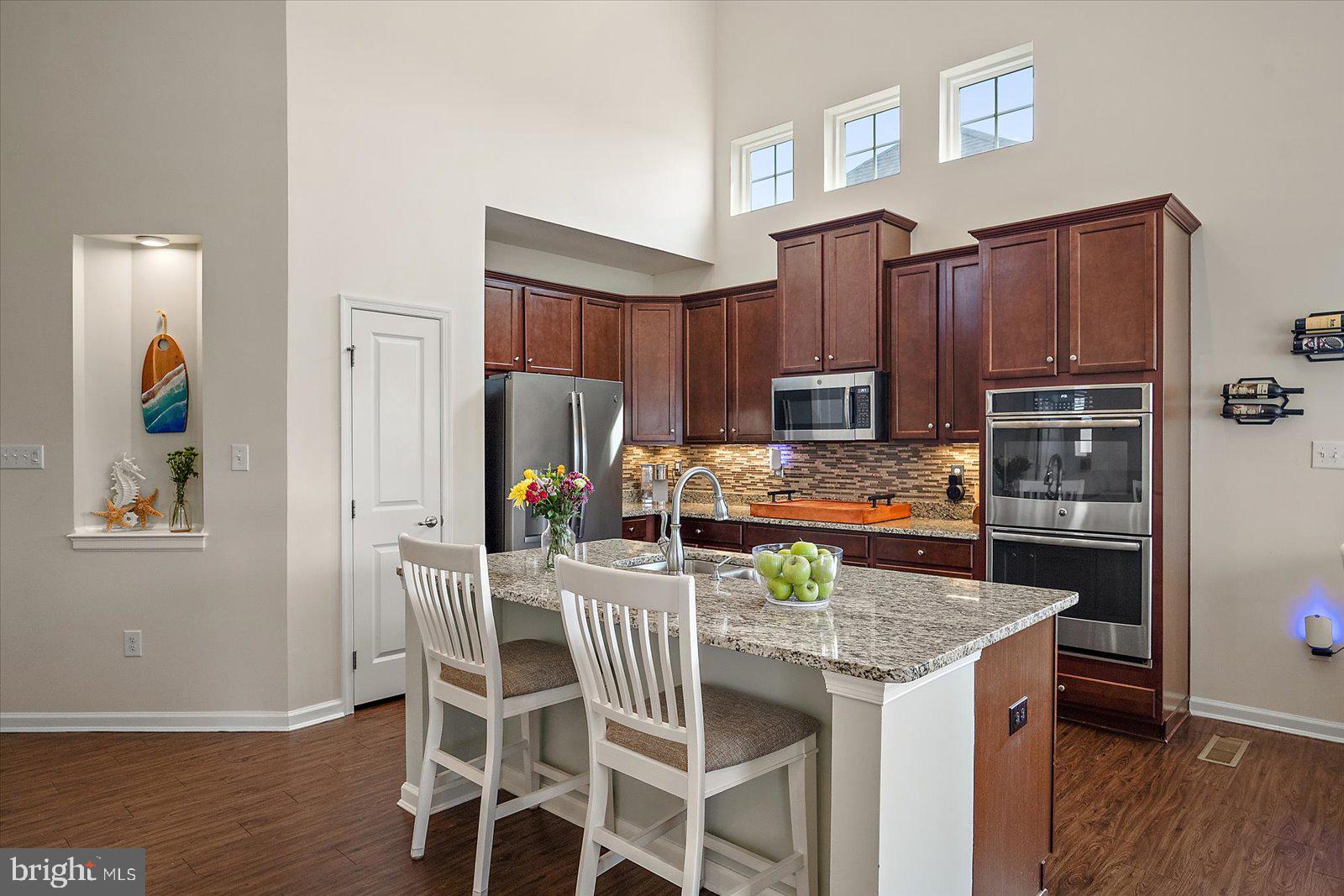 PELICAN POINT - Residential