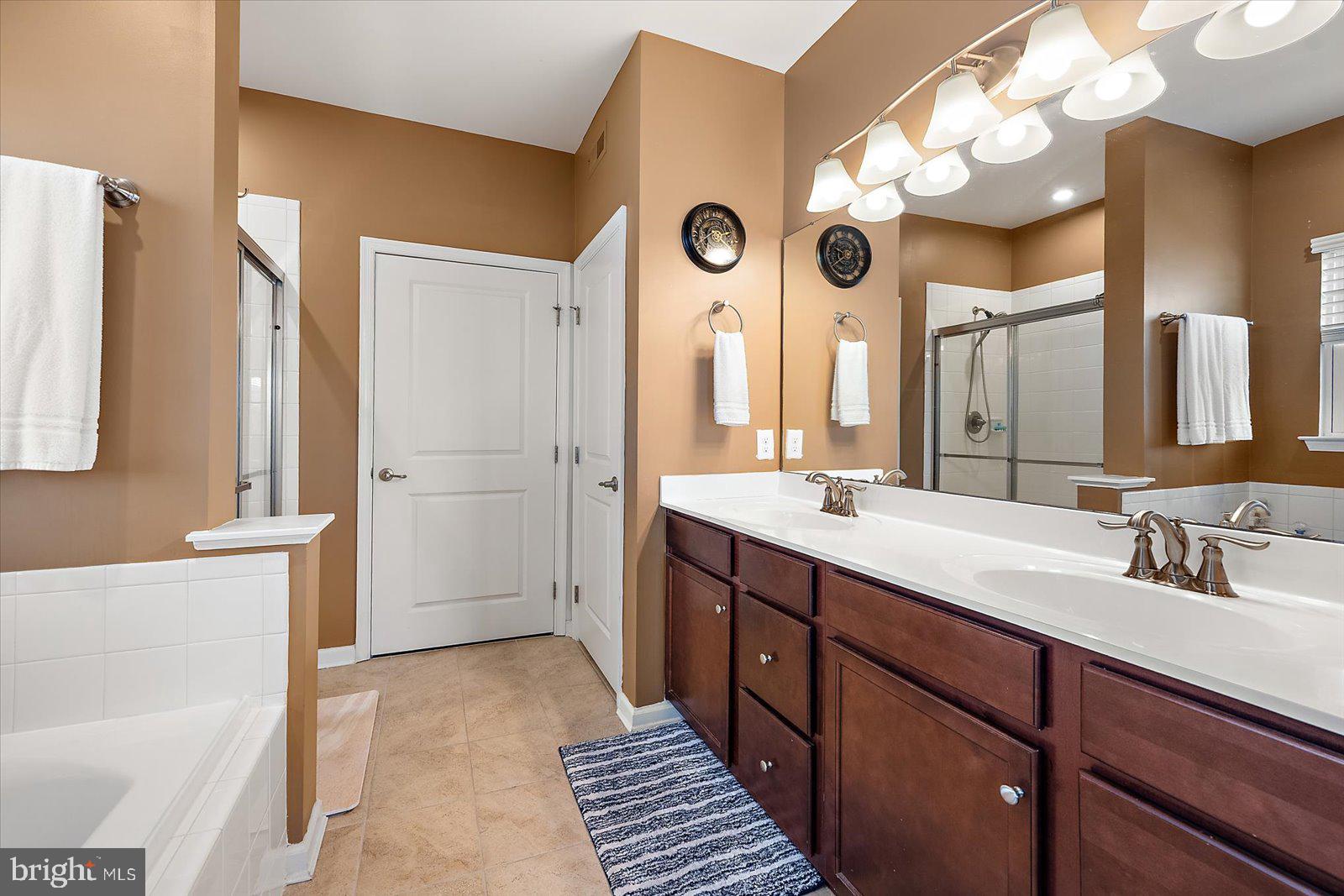 PELICAN POINT - Residential