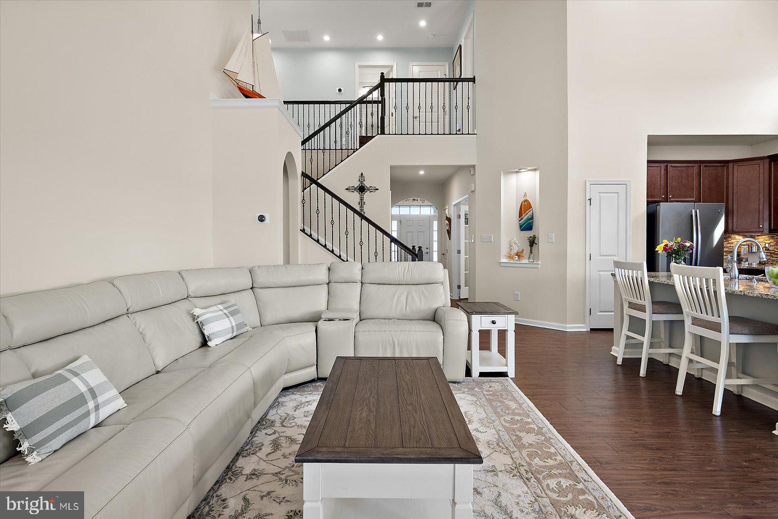 PELICAN POINT - Residential