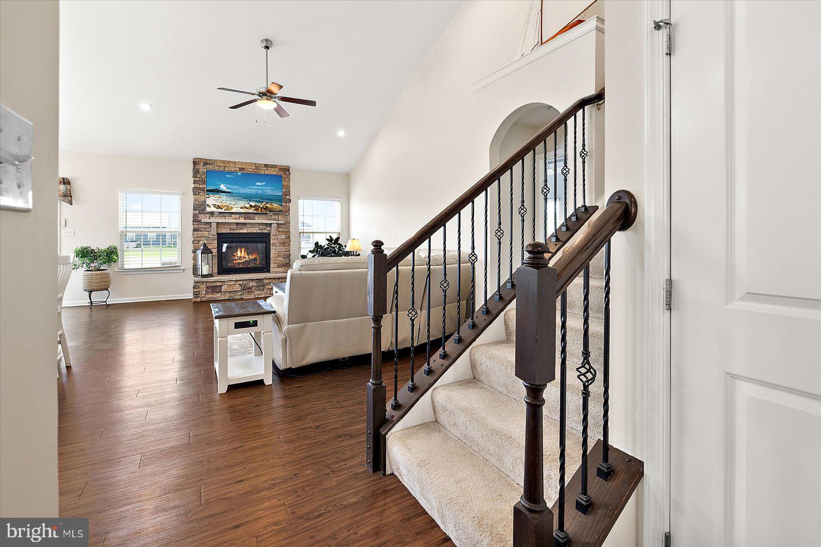 PELICAN POINT - Residential