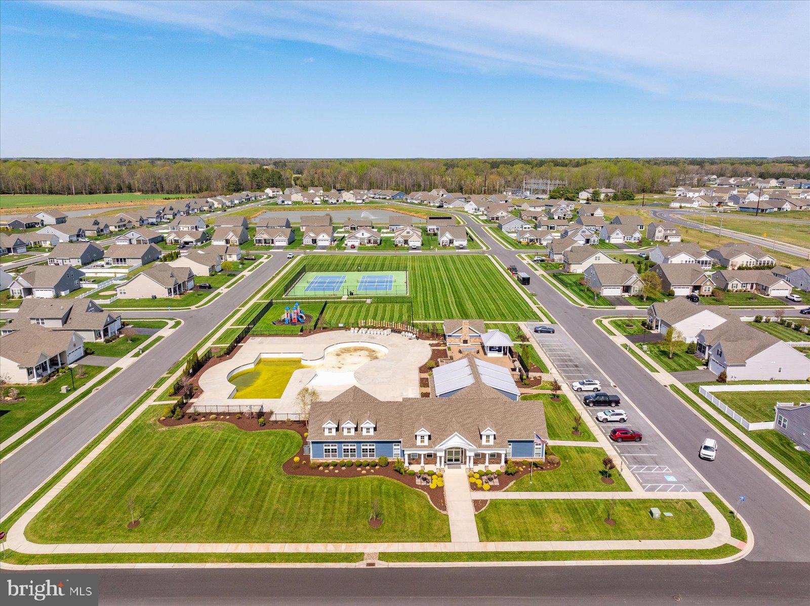 PELICAN POINT - Residential