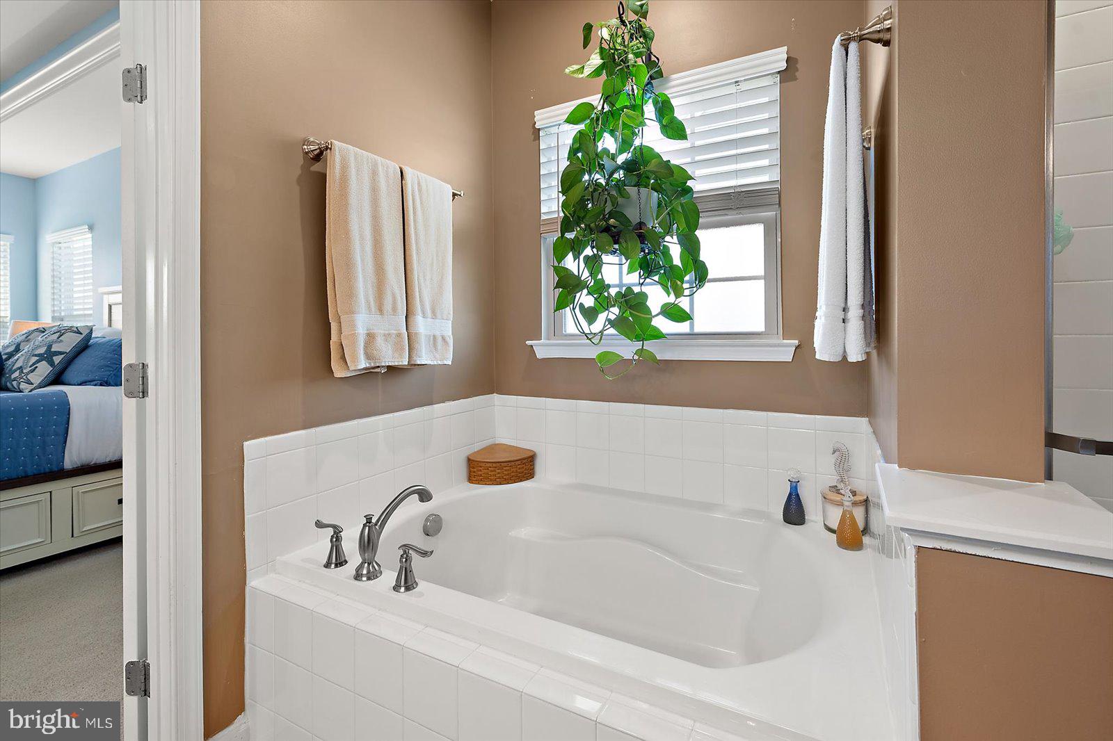 PELICAN POINT - Residential