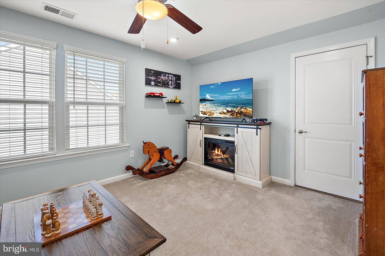 PELICAN POINT - Residential