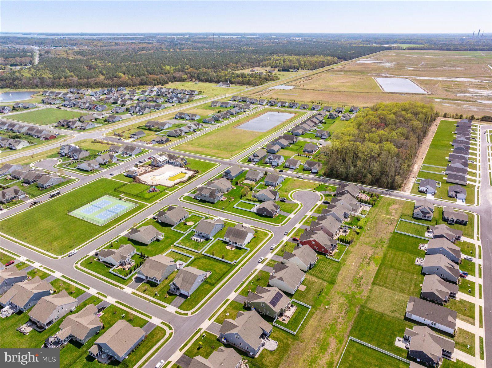 PELICAN POINT - Residential