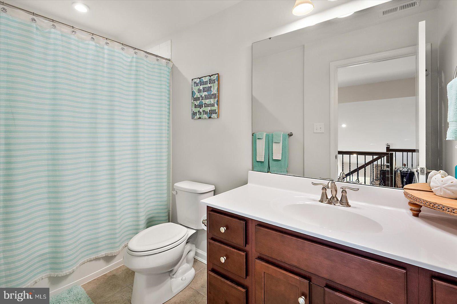 PELICAN POINT - Residential