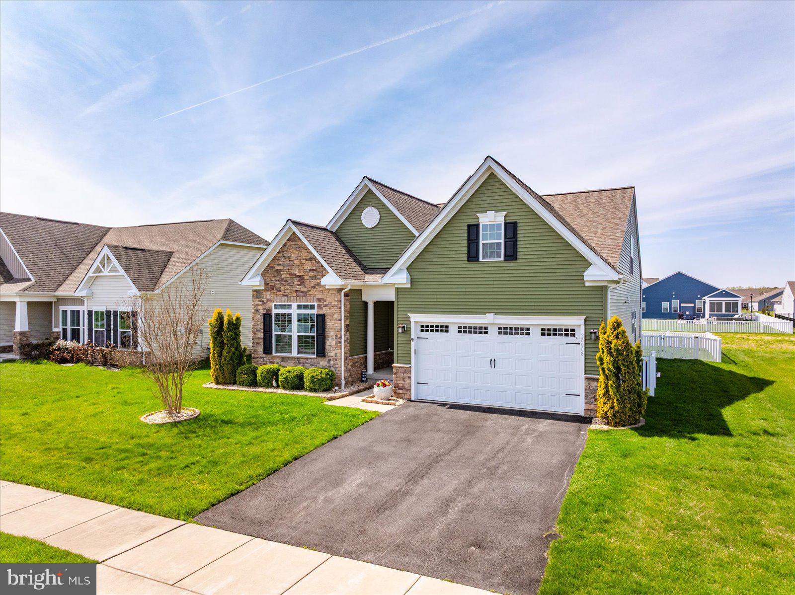 PELICAN POINT - Residential