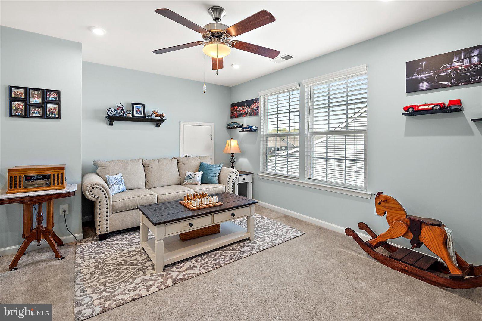 PELICAN POINT - Residential