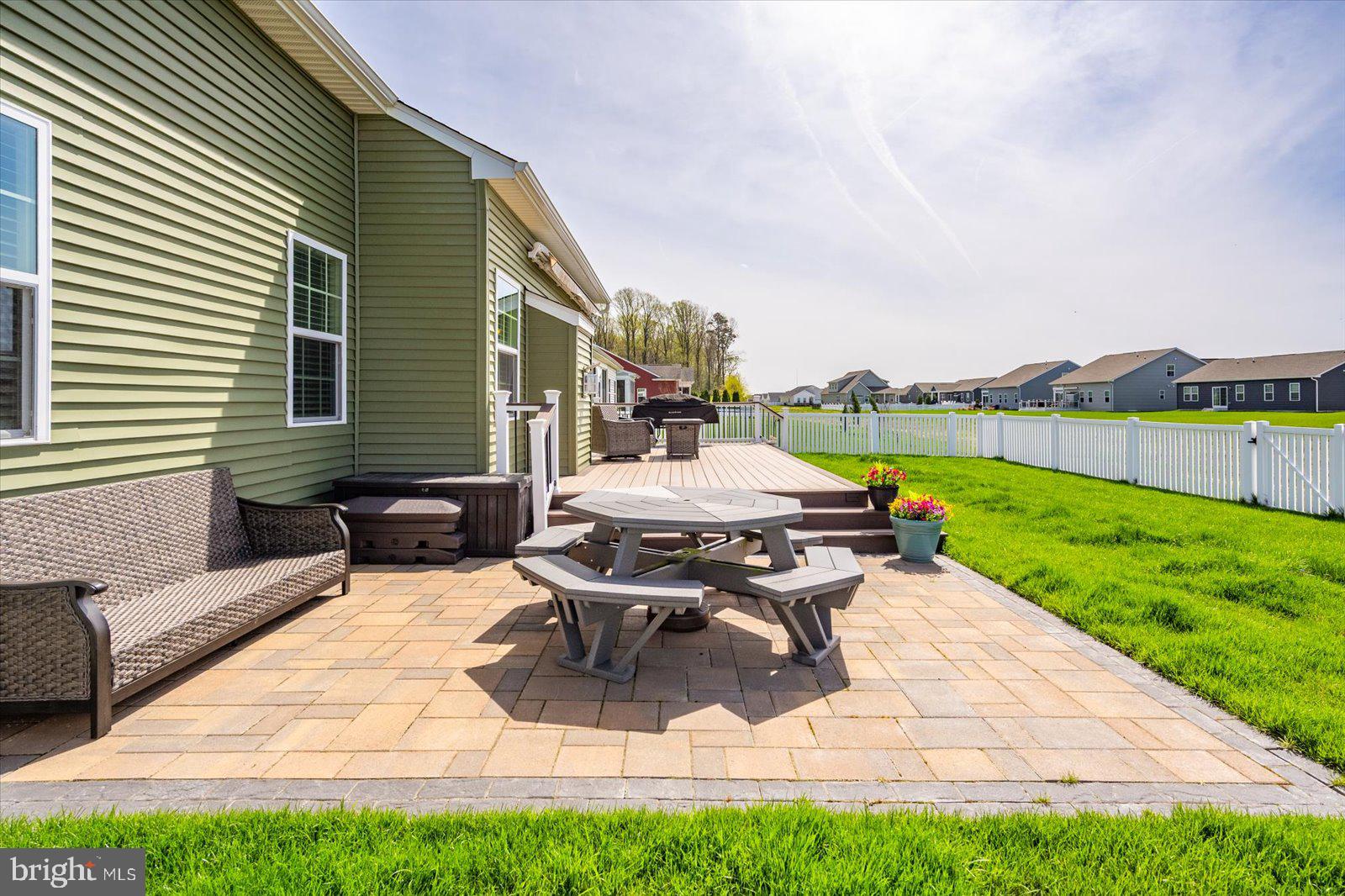 PELICAN POINT - Residential