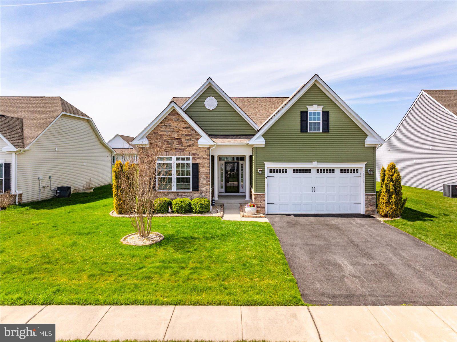 PELICAN POINT - Residential