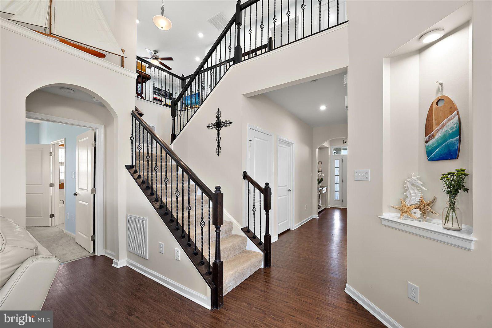 PELICAN POINT - Residential