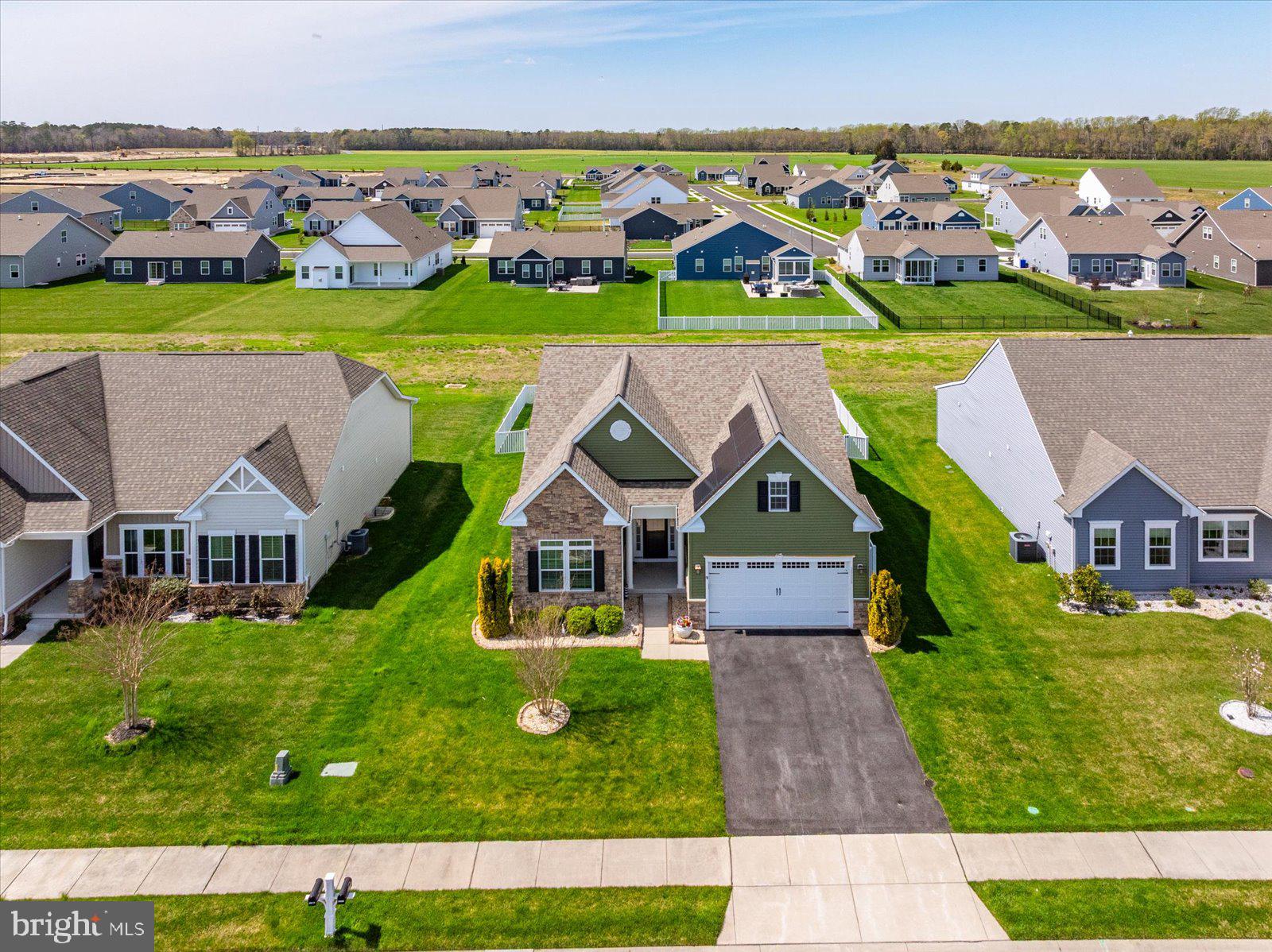 PELICAN POINT - Residential