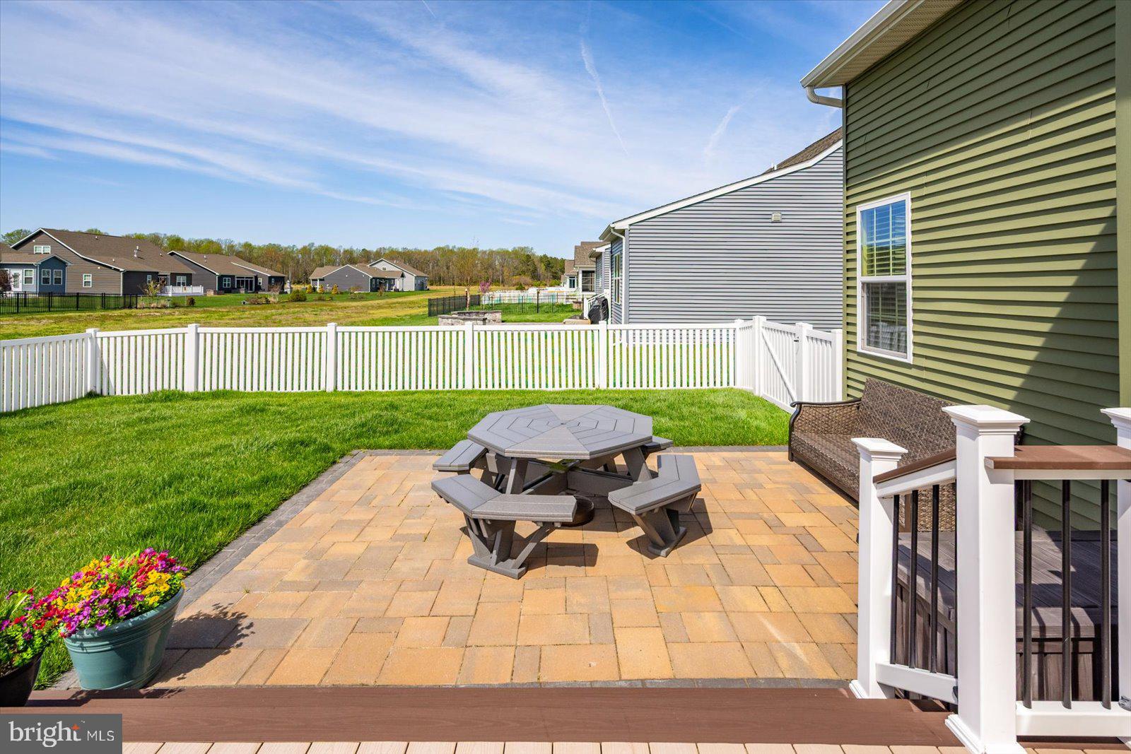 PELICAN POINT - Residential