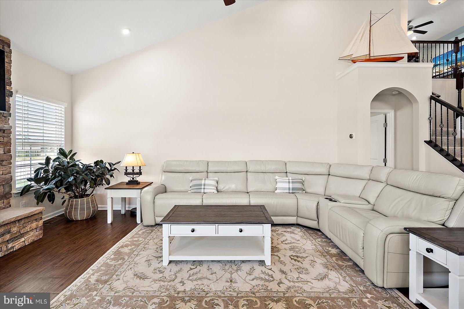 PELICAN POINT - Residential