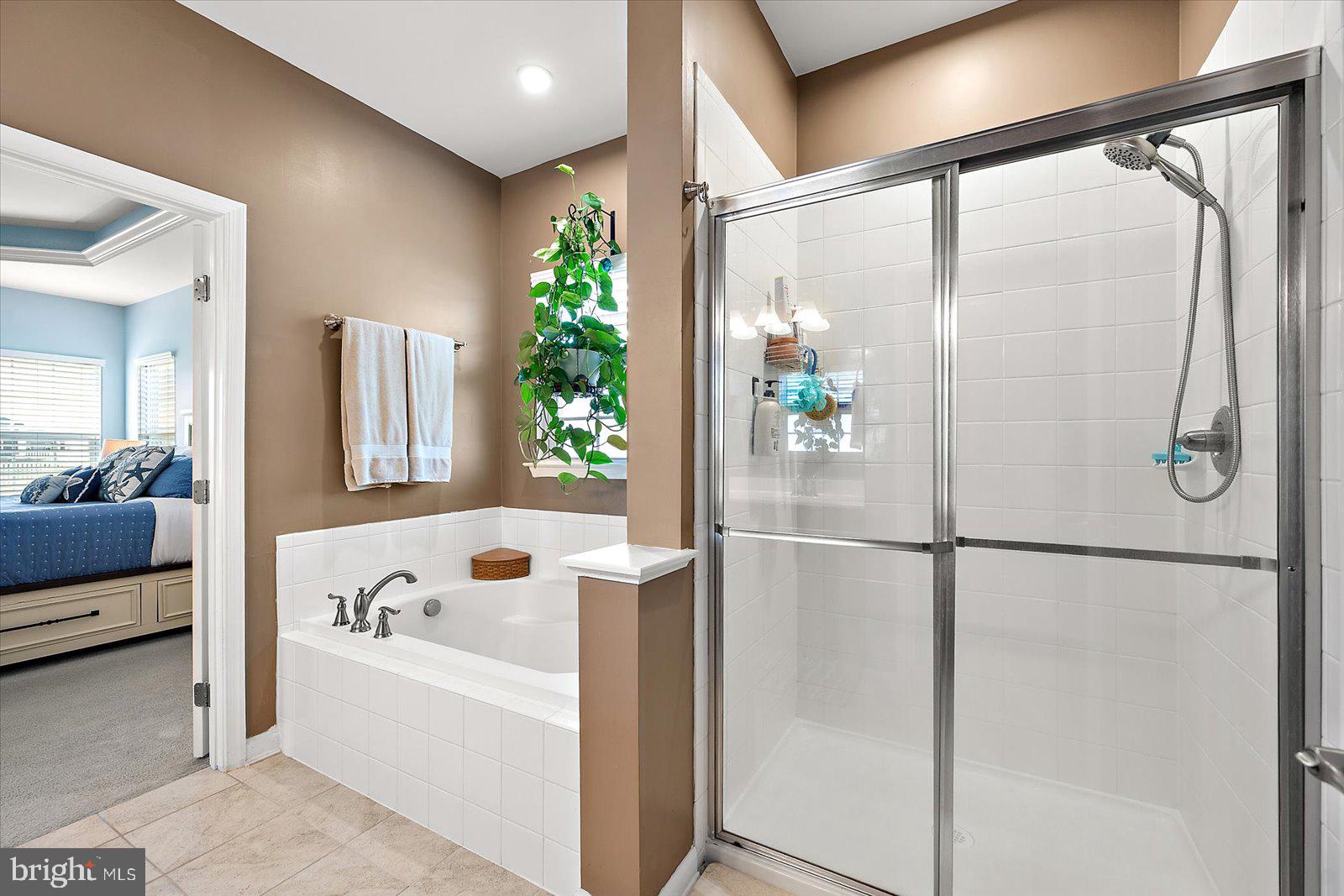 PELICAN POINT - Residential