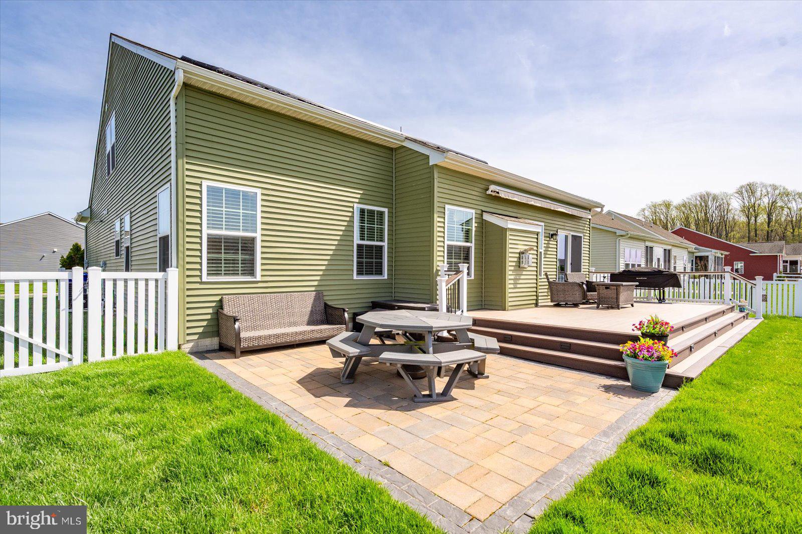 PELICAN POINT - Residential