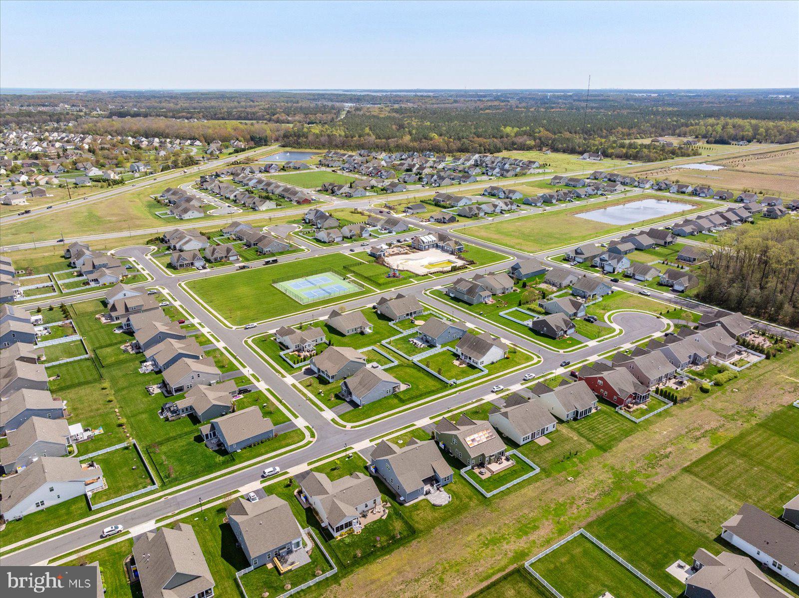 PELICAN POINT - Residential