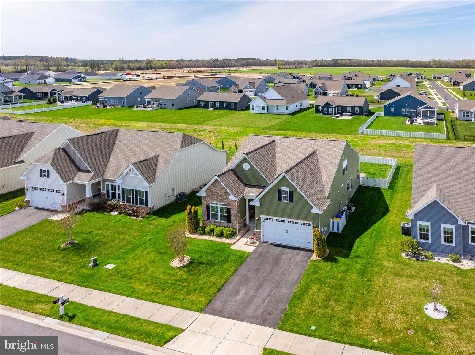 PELICAN POINT - Residential