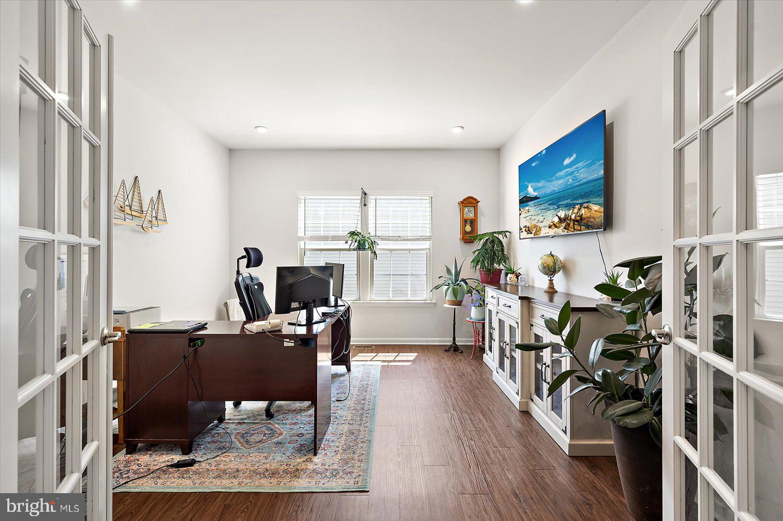 PELICAN POINT - Residential