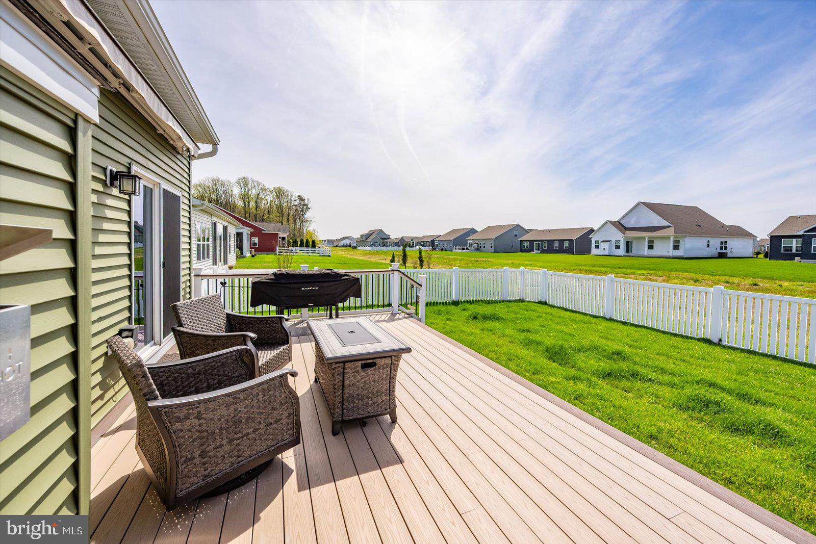 PELICAN POINT - Residential