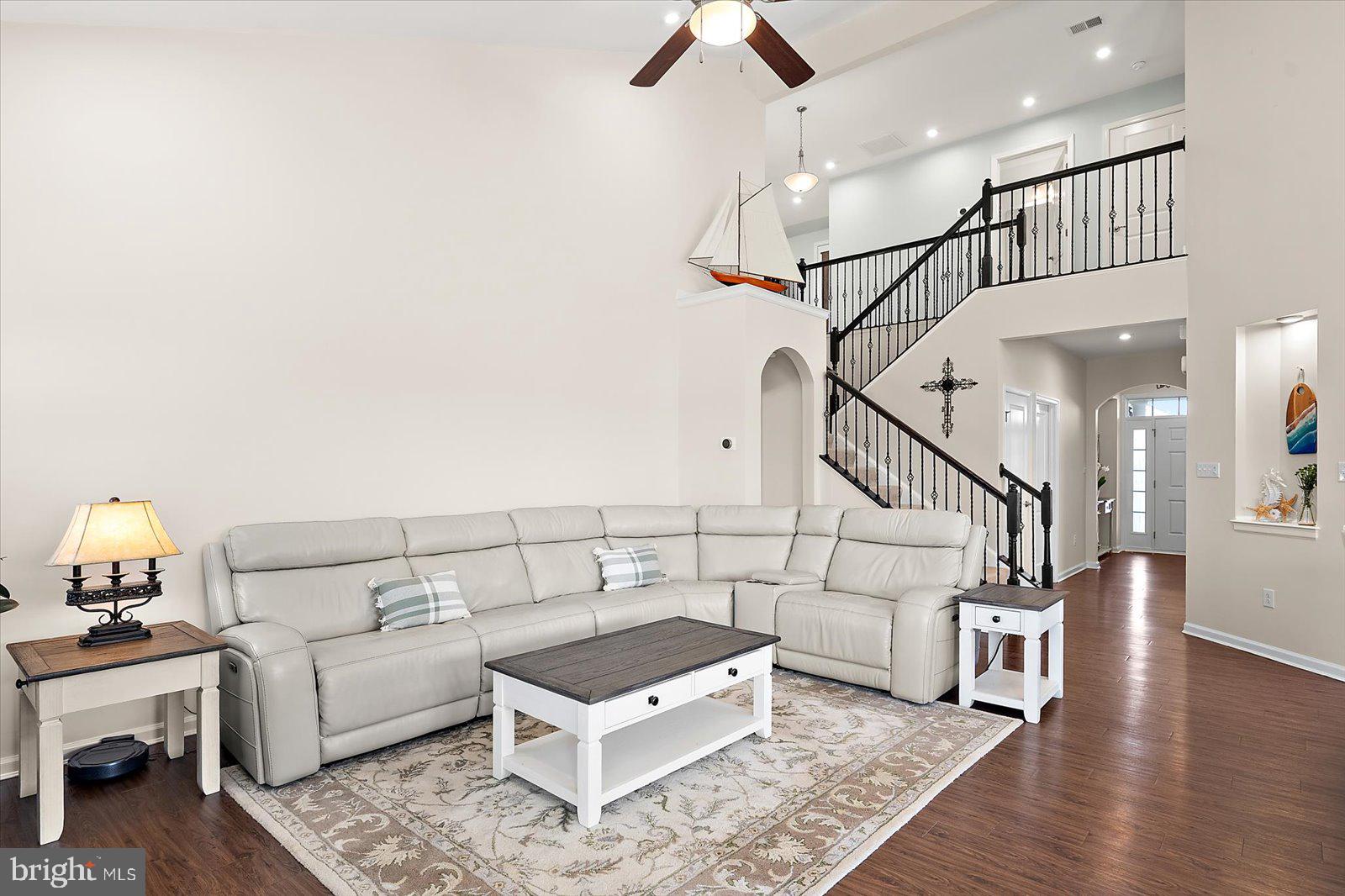 PELICAN POINT - Residential