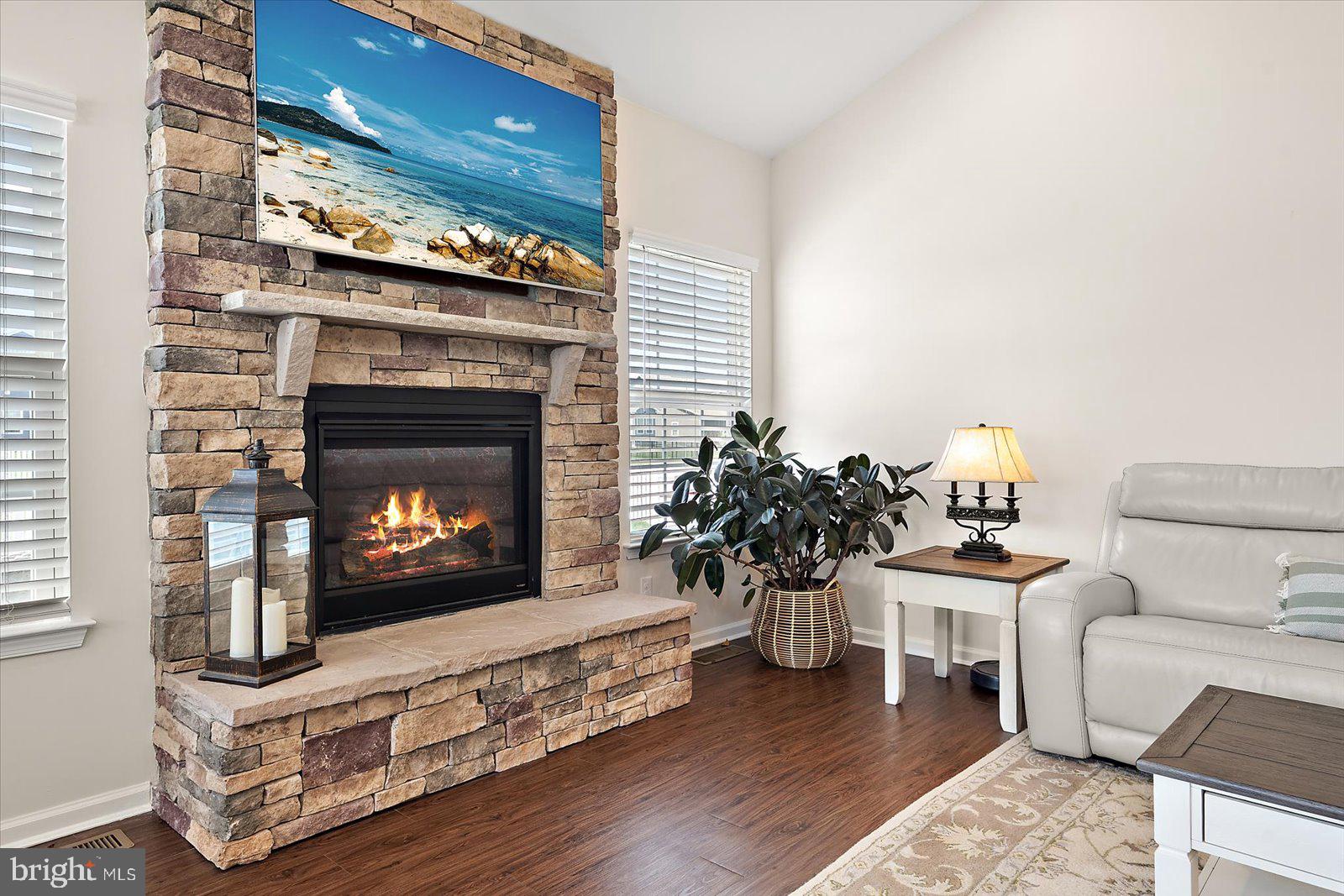 PELICAN POINT - Residential